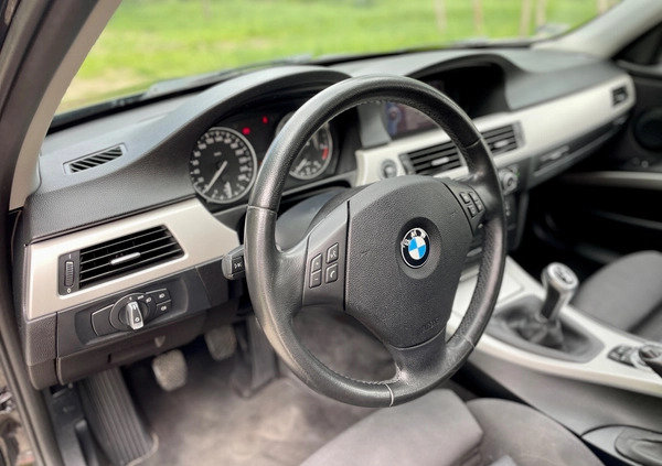 BMW Seria 3 cena 27500 przebieg: 288000, rok produkcji 2010 z Kielce małe 326